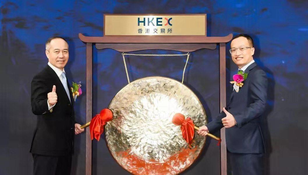 保利物業(06049.HK)，12月19日在香港成功掛牌上市，募資 46.8 億港元